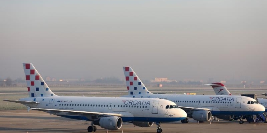 Zrakoplovi aviokompanije Croatia Airlines na pisti Zračne luke Zagreb