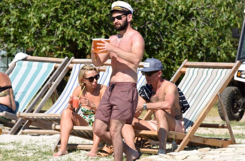 Tisno: Početak Garden Festivala napunio plaže turistima iz cijele Europe, Photo: Hrvoje Jelavic/PIXSELL Tisno: Početak Garden Festivala napunio plaže turistima iz cijele Europe, Photo: Hrvoje Jelavic/PIXSELL