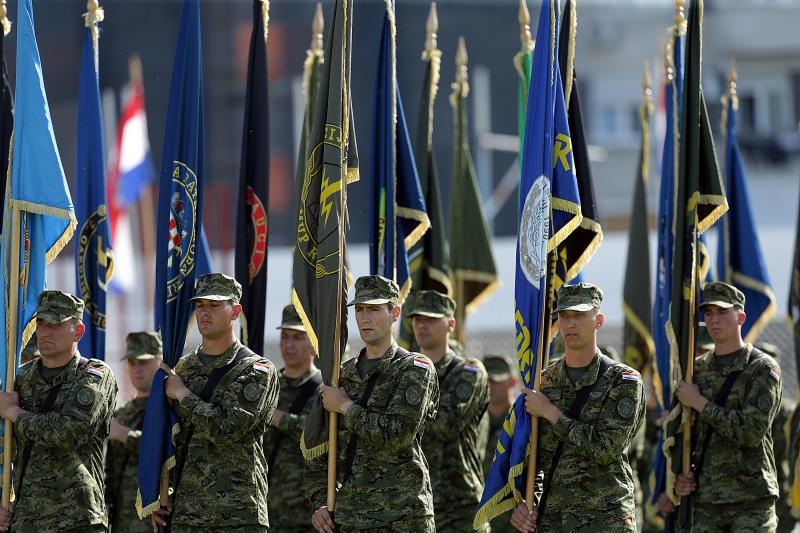 Svečano postrojavanje na stadionu u Kranjčevićevoj u povodu Dana Oružanih snaga Republike Hrvatske. Foto. PIXSELL Svečano postrojavanje na stadionu u Kranjčevićevoj u povodu Dana Oružanih snaga Republike Hrvatske. Foto. PIXSELL