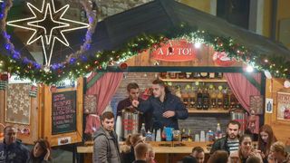 Na Trgu Petra Zoranica uz koncert Ivana Zaka i vatromet otvoren je Advent u Zadru Na Trgu Petra Zoranica uz koncert Ivana Zaka i vatromet otvoren je Advent u Zadru