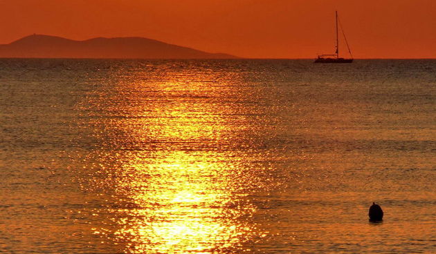Zlatni zalazak sunca na Punta Skali