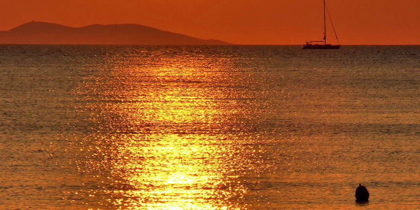Zlatni zalazak sunca na Punta Skali