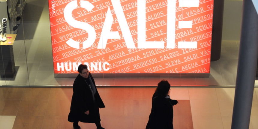 Zadar, 030111
Prvi radni dan u novoj godini trgovci su se pripremali za velika post novogodisnja snizenja a kupci su jos uvjek odmarali od predblagdanske kupovina pa su tako shoping centri ostali prazni.
Foto: Andrija Lucic / CROPIX Zadar, 030111
Prvi radni dan u novoj godini trgovci su se pripremali za velika post novogodisnja snizenja a kupci su jos uvjek odmarali od predblagdanske kupovina pa su tako shoping centri ostali prazni.
Foto: Andrija Lucic / CROPIX