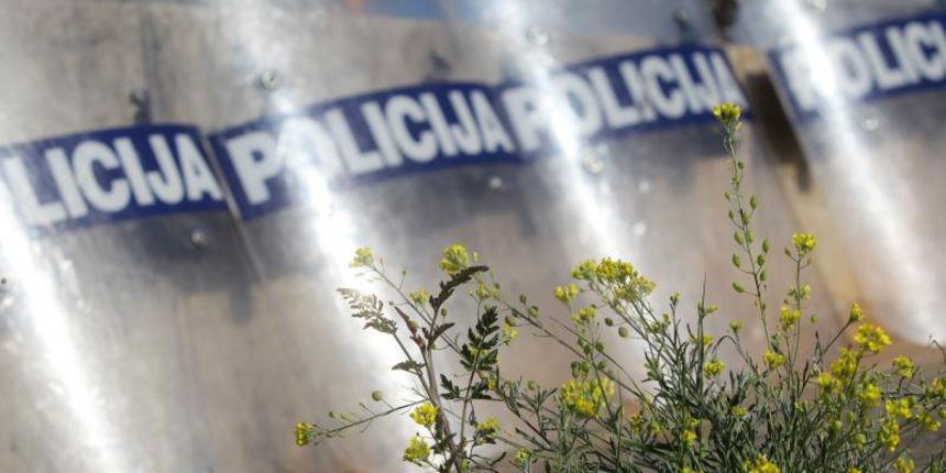 Radnicima škvera Nauta Lamjana interventna policija PU Zadarske onemogućila je pokušaj ulaska u škver u kojem se odvija stečajni postupak. Photo: Filip Brala/PIXSELL Radnicima škvera Nauta Lamjana interventna policija PU Zadarske onemogućila je pokušaj ulaska u škver u kojem se odvija stečajni postupak. Photo: Filip Brala/PIXSELL