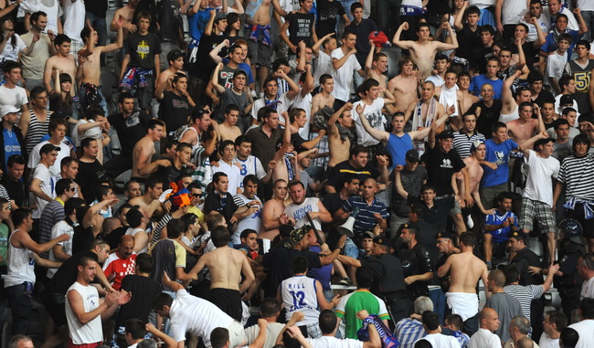 Zadar, 080610.
Dvorana Kresimir Cosic.
Cetvrta finalna kosarkaska utkmica izmedju Zadra i Cibone.
Na fotografiji: neredi na tribini.
Foto: Andrija Lucic / CROPIX Zadar, 080610.
Dvorana Kresimir Cosic.
Cetvrta finalna kosarkaska utkmica izmedju Zadra i Cibone.
Na fotografiji: neredi na tribini.
Foto: Andrija Lucic / CROPIX
