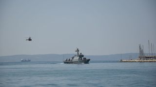 RTOP Vukovar i Kiowa Warrior na splitskoj rivi RTOP Vukovar i Kiowa Warrior na splitskoj rivi