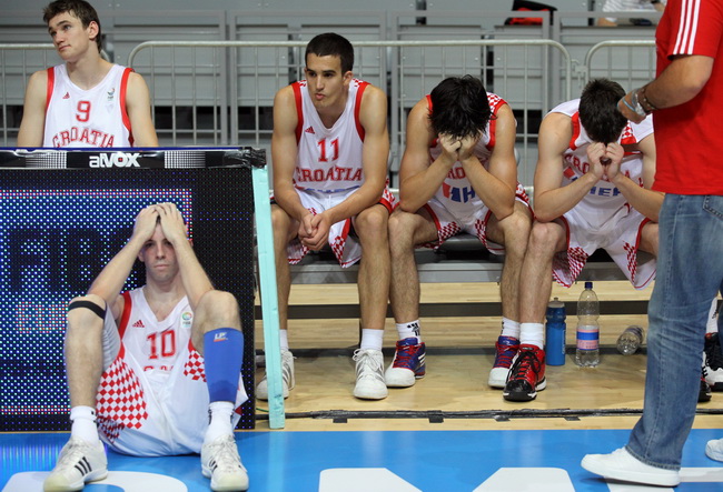 Zadar, 180710.
Dvorana Kresimira Cosica na Visnjiku.
Kosarkaska utakmica za 3.mjesto Prvenstva Europe do 20 godina izmedju Hrvatske i Spanjolske.
Na fotografiji : tuga nakon izgubljene utakmice, Toni Prostran
Foto : Vladimir Ivanov / CROPIX
