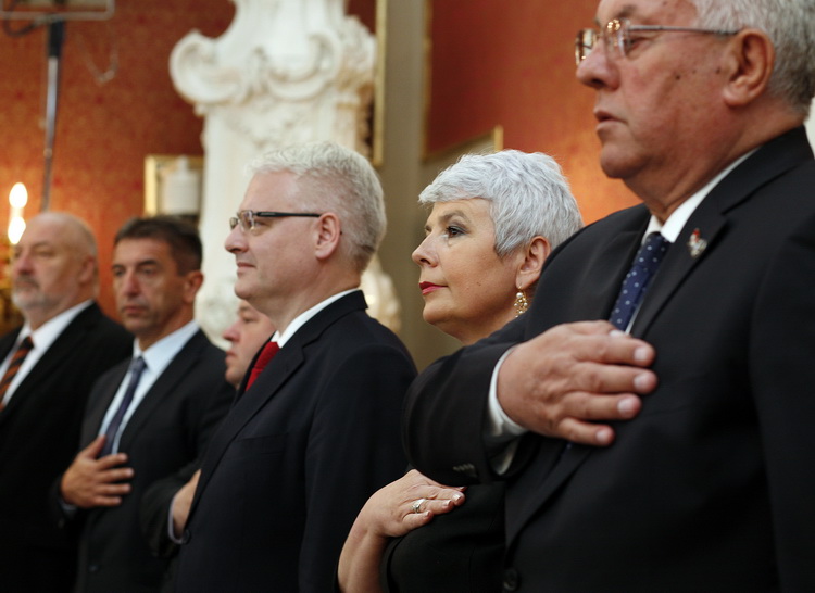 Zagreb, 250611.
Hrvatska Vlada, Banski dvori.
Svecana sjednica Hrvatske Vlade,povodom Dana drzavnosti.
Na slici: premijerka Jadranka Kosor, predsjednik Hrvatske Ivo Josipovic, predsjednik Hrvatskog Sabora Luka Bebic.
Foto:  Damjan Tadic / CROPIX