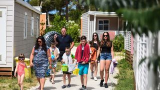 Obitelj Mandić uživa u ljetnim radostima u Zatonu Obitelj Mandić uživa u ljetnim radostima u Zatonu