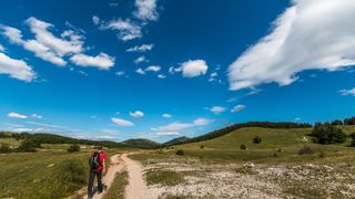 Simpatična galerija koja prikazuje životinjsku farmu na najvišem južnom vrhu Velebita – Crnopcu Simpatična galerija koja prikazuje životinjsku farmu na najvišem južnom vrhu Velebita – Crnopcu