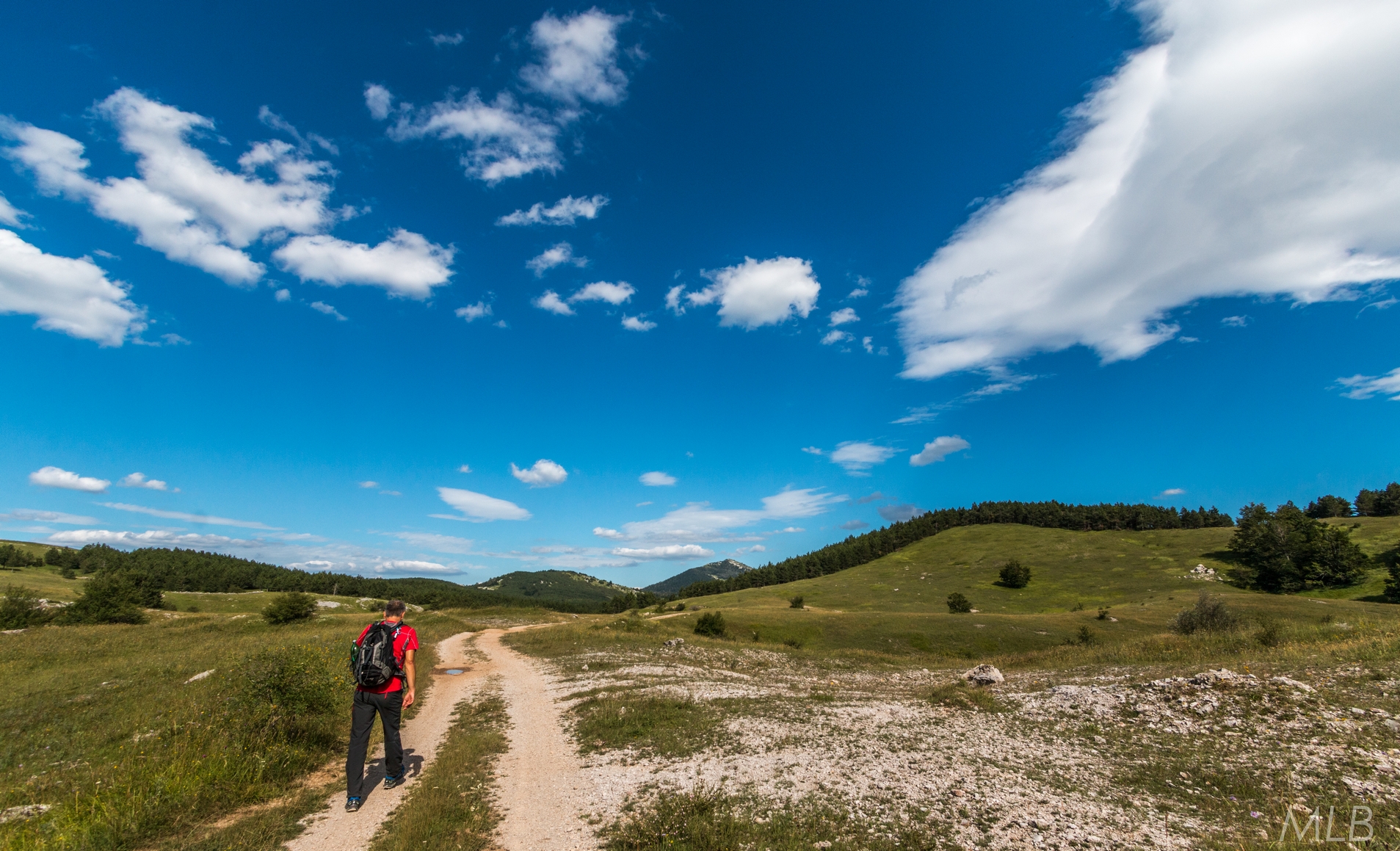 Simpatična galerija koja prikazuje životinjsku farmu na najvišem južnom vrhu Velebita – Crnopcu Simpatična galerija koja prikazuje životinjsku farmu na najvišem južnom vrhu Velebita – Crnopcu