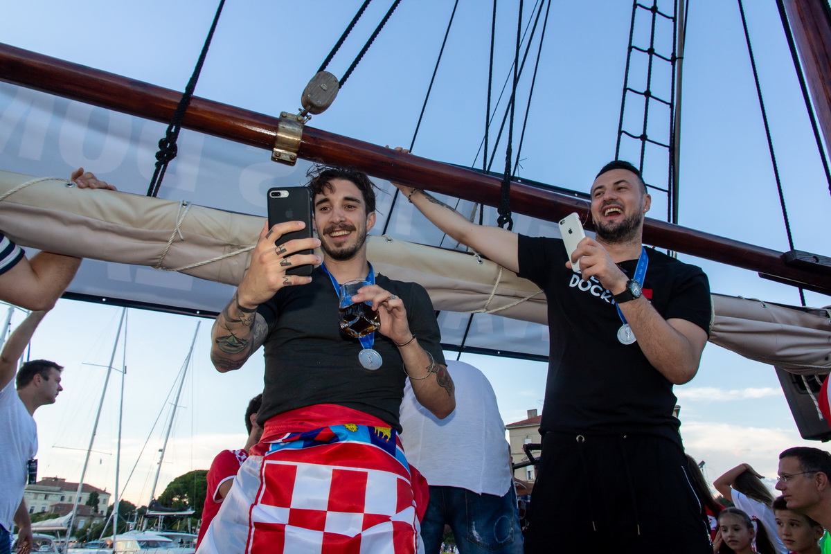 Veličanstven doček četvorice zadarskih Vatrenih od Gradskog mosta do Foruma