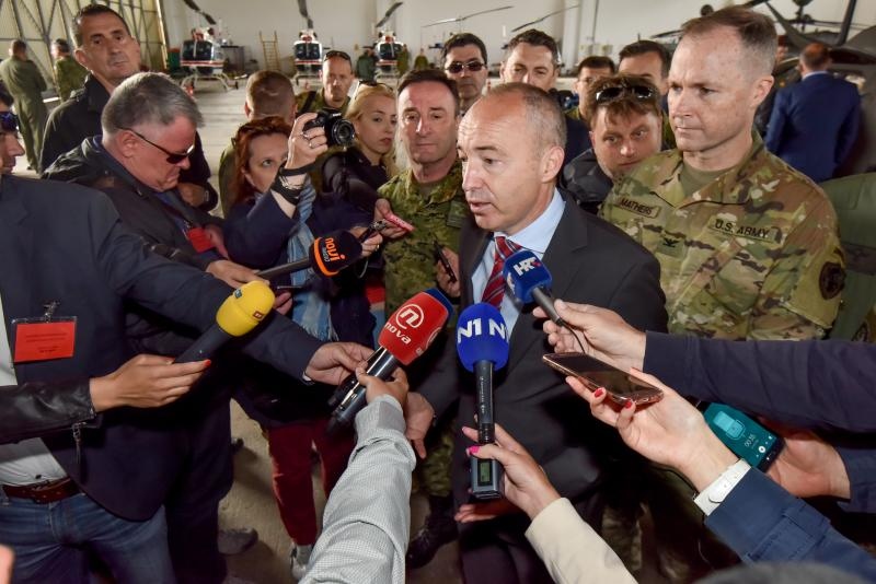 U Zracnoj bazi Zemunik odrzana je prezentacija pocetka letacke obuke na helikopterima OH-58D Kiowa Warrior koji su donacija americke vojske. Prezentaciji je naocio ministar obrane RH Damir Krsticevic koji je sudjelovao u trenaznom letu