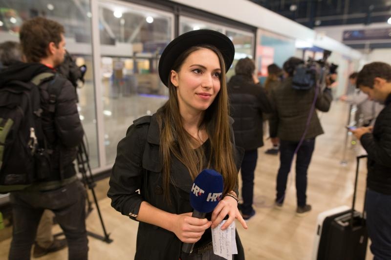 Diego Maradona s djevojkom stigao Zagreb na finale Davis Cupa Diego Maradona s djevojkom stigao Zagreb na finale Davis Cupa