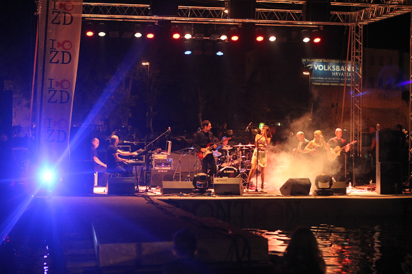 Severina na Ponton Festivalu, 30. srpnja (foto:Saša Čuka) Severina na Ponton Festivalu, 30. srpnja (foto:Saša Čuka)