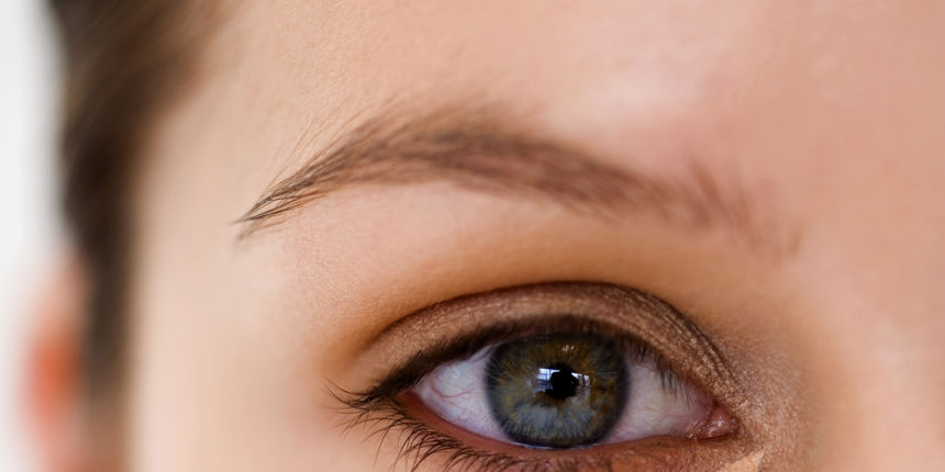 Tekući korektori su zlato za masnu kožu – neće zatvoriti pore i najbolja su vrsta korektora za prikrivanje prištića. Najbolje je prvo koristiti korektor u zelenoj boji Tekući korektori su zlato za masnu kožu – neće zatvoriti pore i najbolja su vrsta korektora za prikrivanje prištića. Najbolje je prvo koristiti korektor u zelenoj boji