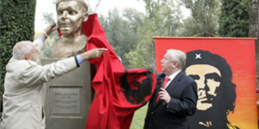 Spomenik Cheu u Beču (Foto: derstandard.at) Spomenik Cheu u Beču (Foto: derstandard.at)