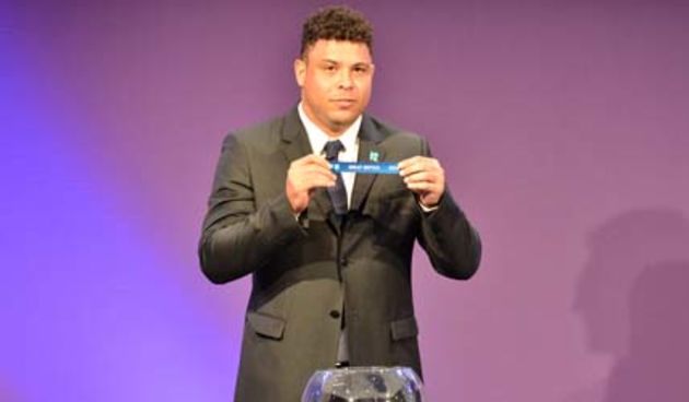 Ronaldo draws Great Britiain at the London 2012 Olympic Football Draw, foto: london2012.com