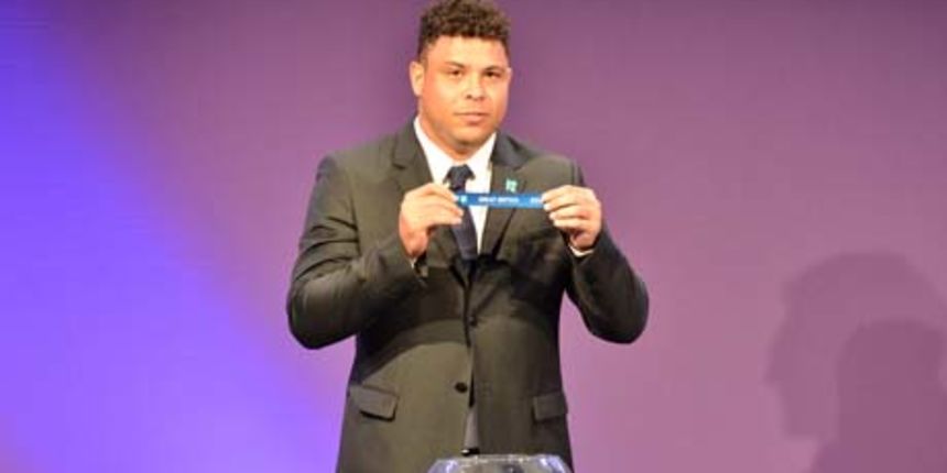 Ronaldo draws Great Britiain at the London 2012 Olympic Football Draw, foto: london2012.com