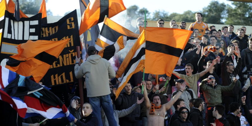 Sibenik, 270210.
Stadion na Subicevcu.
Nogometna utakmica T-com 1 HNL izmedju NK Sibenik – NK Zadar.
Na fotografiji: navijaci Sibenika Funcuti.
Foto: Niksa Stipanicev / CROPIX Sibenik, 270210.
Stadion na Subicevcu.
Nogometna utakmica T-com 1 HNL izmedju NK Sibenik – NK Zadar.
Na fotografiji: navijaci Sibenika Funcuti.
Foto: Niksa Stipanicev / CROPIX