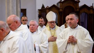 Nadbiskup Milan Zgrablić predvodio misu zadušnicu za Papu Franju Nadbiskup Milan Zgrablić predvodio misu zadušnicu za Papu Franju