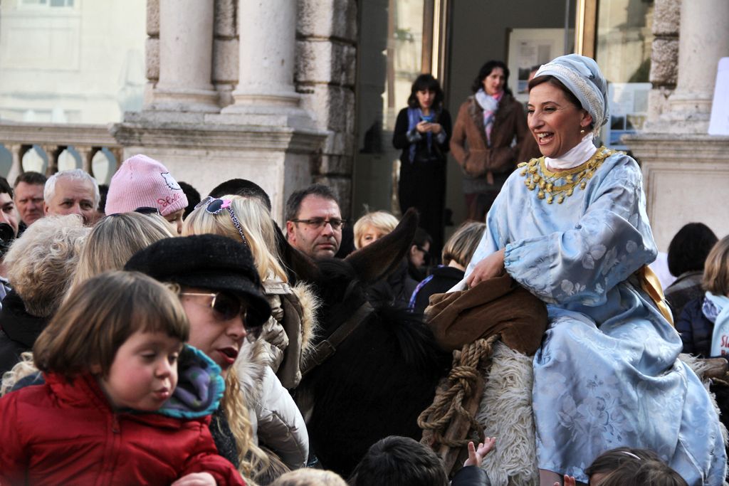 Sveta Luce oduševila mališane u gradu