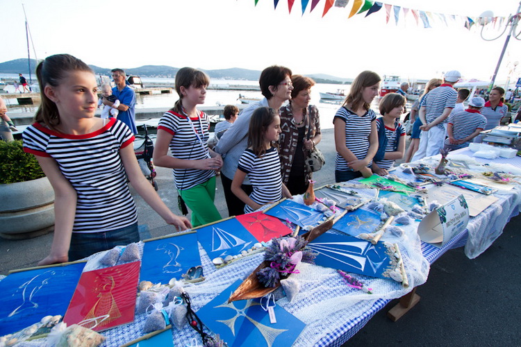 Biograd: 6. Dugi svehrvatski eno-eko-gastro-etno stol, Foto: Franjo Jurić Biograd: 6. Dugi svehrvatski eno-eko-gastro-etno stol, Foto: Franjo Jurić