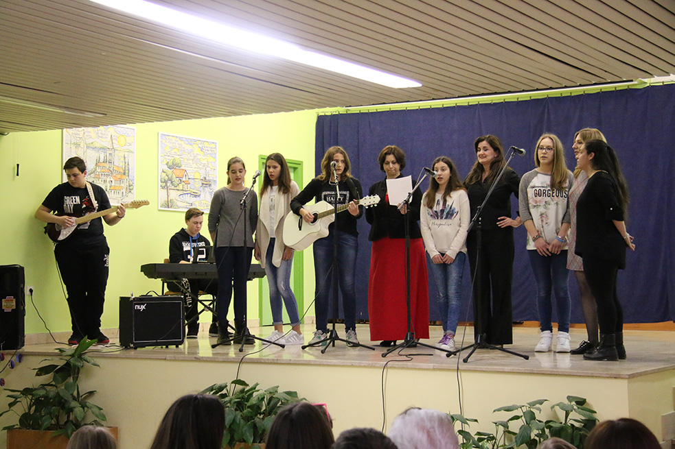 OŠ Stanovi- humanitarni klapski koncert