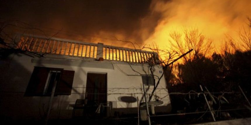 Sinoć čak 10 požara buknulo oko Solina i Omiša, foto- CROPIX