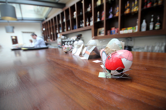 Restoran Bar Atrij: Prodajna izložba uskrsnih pisanica Silvijane Dražović, Foto: Saša Čuka Restoran Bar Atrij: Prodajna izložba uskrsnih pisanica Silvijane Dražović, Foto: Saša Čuka