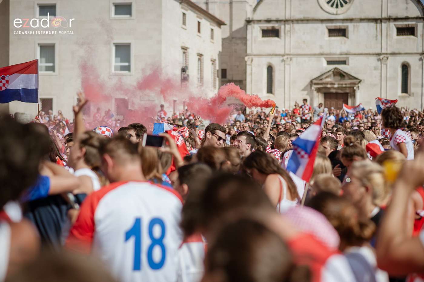 Navijačko ludilo u Zadru za vrijeme i nakon finala Svjetskog prvenstva Navijačko ludilo u Zadru za vrijeme i nakon finala Svjetskog prvenstva