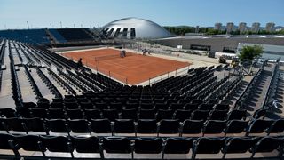 Pri kraju radovi na montažnim tribinama teniskog terena u SC Višnjik