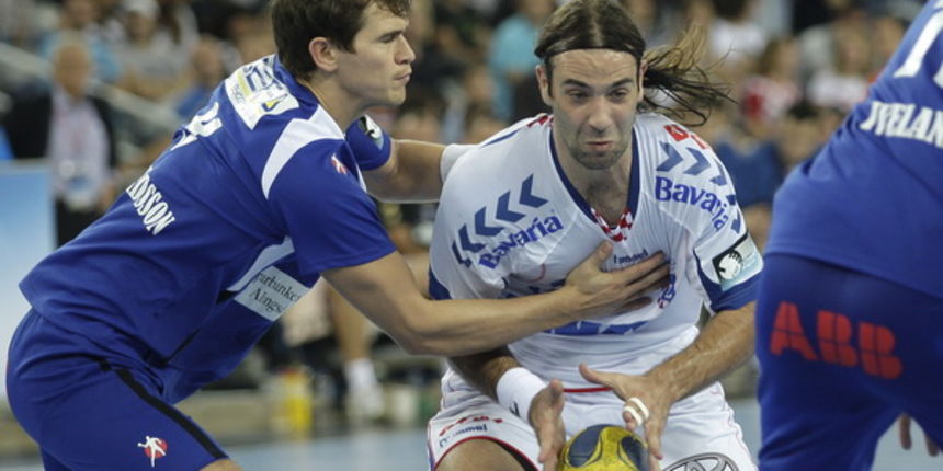 Zagreb, 071009. Arena Zagreb. Rukometna utakmica 2.kola C skupine Lige prvaka CO Zagreb – Alingsas. Na slici: Lars Bernhardsson 9, Ivano Balic 34. Foto: Nenad Dugi / Cropix Zagreb, 071009. Arena Zagreb. Rukometna utakmica 2.kola C skupine Lige prvaka CO Zagreb – Alingsas. Na slici: Lars Bernhardsson 9, Ivano Balic 34. Foto: Nenad Dugi / Cropix