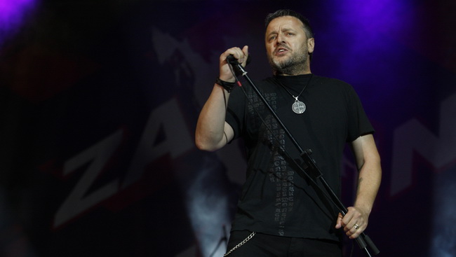 Split, 130610.
U Spaladium Areni odrzan je koncert na kojem je prikupljan novac koji ce biti iskoristen za pravnu pomoc hrvatskim generalima koji odgovaraju u Haagu i pred hrvatskim pravosudjem. Nastupali su Thompson, Oliver Dragojevic, KUD Cambi, Dalmati Split, 130610.
U Spaladium Areni odrzan je koncert na kojem je prikupljan novac koji ce biti iskoristen za pravnu pomoc hrvatskim generalima koji odgovaraju u Haagu i pred hrvatskim pravosudjem. Nastupali su Thompson, Oliver Dragojevic, KUD Cambi, Dalmati