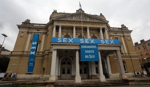 Poruka Tomislavu Karamarku na procelju HNK Ivana pl. Zajca, Karamarko dodjite na SEX! Photo: Goran Kovacic/PIXSELL