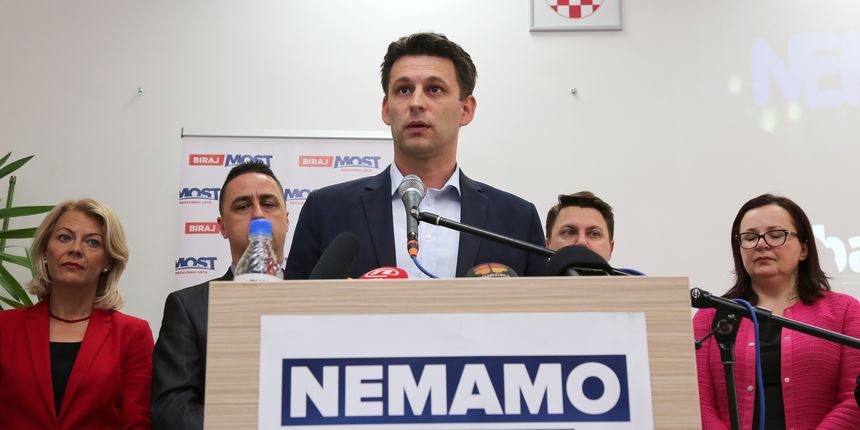 Božo Petrov Božo Petrov