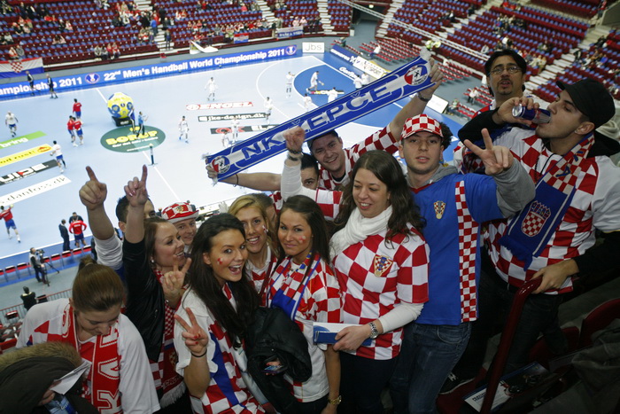 Malmo, 190111.
Malmo Arena, 22. svjetsko rukometno prvenstvo, utakmica izmedju Hrvatske i Srbije.
Na fotografiji: navijaci.
Foto: Ante Cizmic / CROPIX Malmo, 190111.
Malmo Arena, 22. svjetsko rukometno prvenstvo, utakmica izmedju Hrvatske i Srbije.
Na fotografiji: navijaci.
Foto: Ante Cizmic / CROPIX