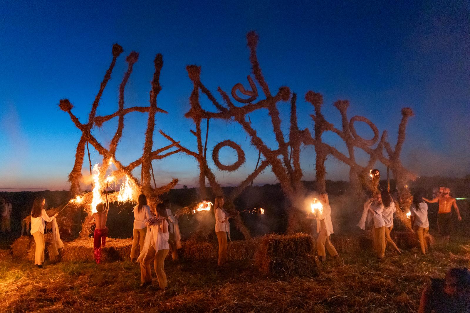 Kozjak: 17. Međunarodni Slama Land Art Festival – “Zlatno doba” Kozjak: 17. Međunarodni Slama Land Art Festival – “Zlatno doba”