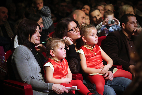 “Plesna čestitka” (foto:Saša Čuka)