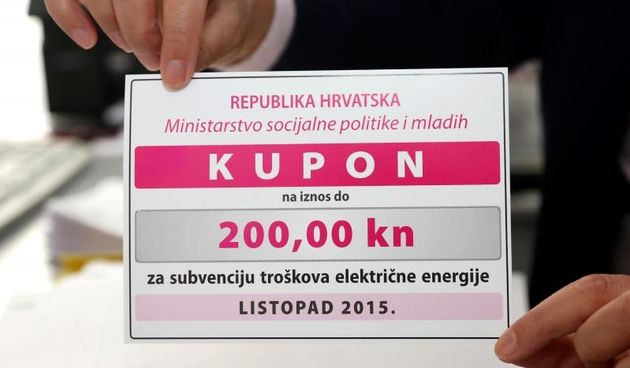 U Centru za socijalnu skrb pocela je podjela vaucera socijalno ugrozenim osobama za placanje struje. Photo: Dusko Jaramaz/PIXSELL