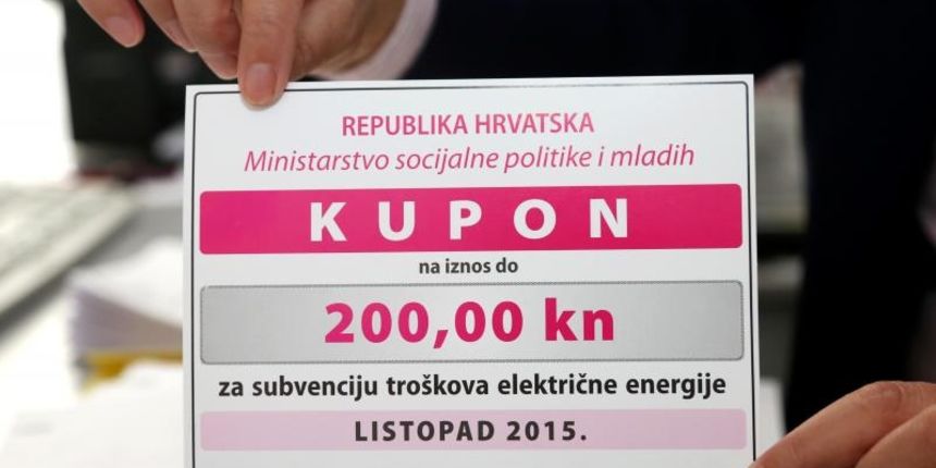 U Centru za socijalnu skrb pocela je podjela vaucera socijalno ugrozenim osobama za placanje struje. Photo: Dusko Jaramaz/PIXSELL U Centru za socijalnu skrb pocela je podjela vaucera socijalno ugrozenim osobama za placanje struje. Photo: Dusko Jaramaz/PIXSELL