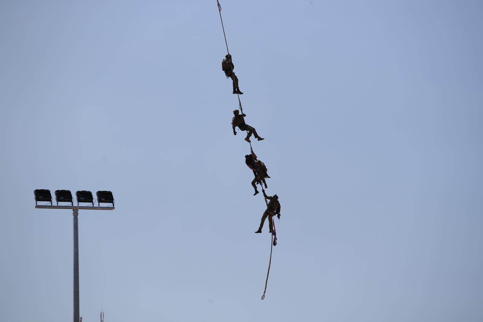 Preleti Rafalea i Krila oluje na obilježavanju 29. obljetnice VRO Oluja @ Knin Preleti Rafalea i Krila oluje na obilježavanju 29. obljetnice VRO Oluja @ Knin