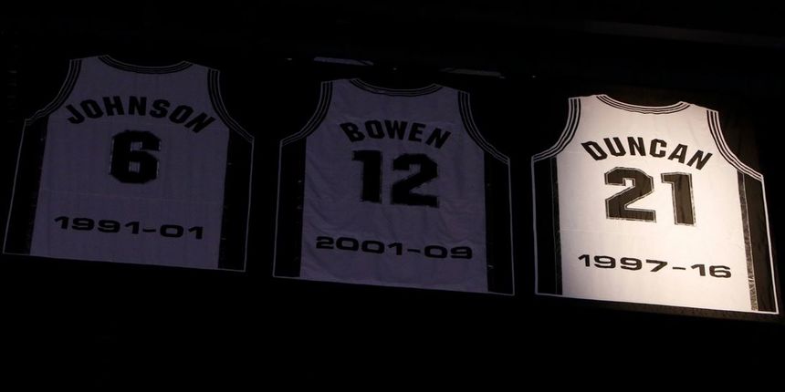 Tim Duncan – umirovljen dres Tim Duncan – umirovljen dres