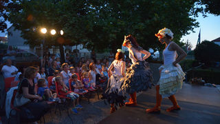 Ružno pače u izvedbi Dragon Teatra Ružno pače u izvedbi Dragon Teatra