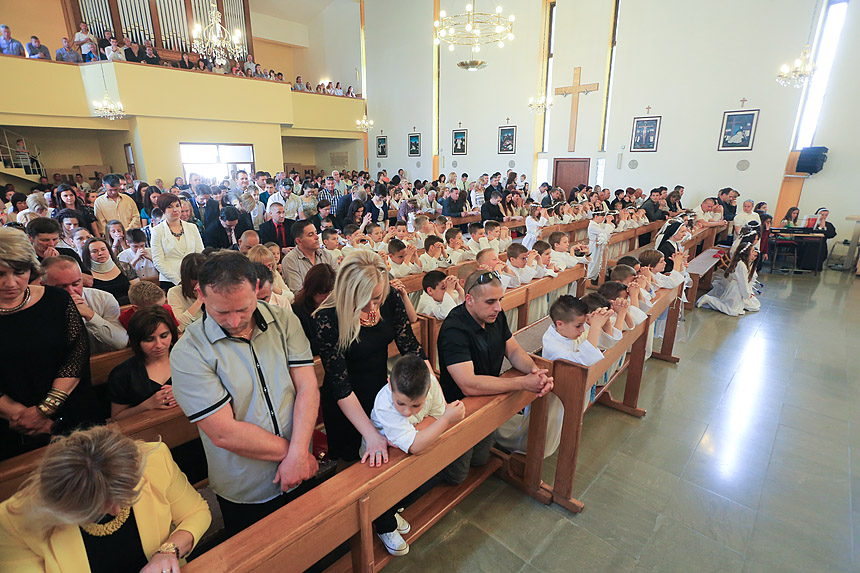 Bibinje: sakrament Prve pričesti, foto-L. Banić Bibinje: sakrament Prve pričesti, foto-L. Banić