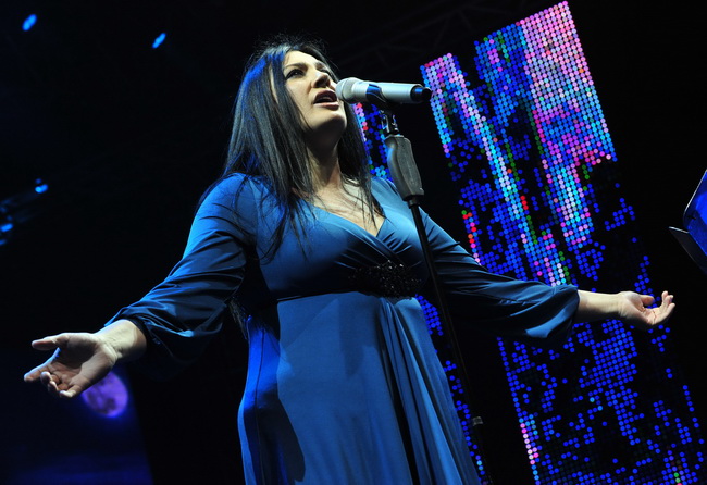 Skoplje, 240110.
Humanitarni koncert odrzan u Skoplju na kome su izvodjaci premijerno pjevali pjesme koje je komponirao Tose Proeski.
Na fotografiji: Kaliopi.
Foto: Maja Zlatevska / CROPIX Skoplje, 240110.
Humanitarni koncert odrzan u Skoplju na kome su izvodjaci premijerno pjevali pjesme koje je komponirao Tose Proeski.
Na fotografiji: Kaliopi.
Foto: Maja Zlatevska / CROPIX