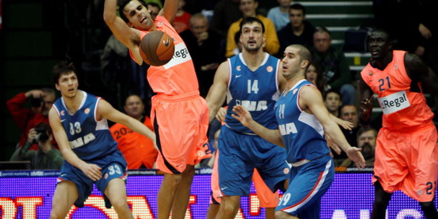 Zagreb, 101209. KC Drazen Petrovic. Euroliga 7. kolo skupine A. Cibona – Barcelona. Na fotografiji: Marko Tomas, Victor Sada  , Dalibor Bagaric i Vedran Princ. Foto: Ronald Gorsic / CROPIX