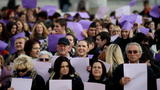 Zadar, 051212.
Nekoliko stotina zadarskih srednjoskolaca okupilo se danas u cast Arheoloskog muzeja kako bi sudjelovali u tzv. milenijskoj fotografiji Sime Strikomana. U povodu 180. godisnjice postojanja te najstarije zadarske ustanove kultura na prostoru Zadar, 051212.
Nekoliko stotina zadarskih srednjoskolaca okupilo se danas u cast Arheoloskog muzeja kako bi sudjelovali u tzv. milenijskoj fotografiji Sime Strikomana. U povodu 180. godisnjice postojanja te najstarije zadarske ustanove kultura na prostoru