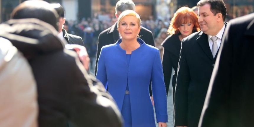 Zagreb – Kolinda Grabar Kitarovic dolazi u Tomicevu gdje ce uspinjacom stici na Gornji grad, na svoju inauguraciju. Photo: Slavko Midzor/PIXSELL Zagreb – Kolinda Grabar Kitarovic dolazi u Tomicevu gdje ce uspinjacom stici na Gornji grad, na svoju inauguraciju. Photo: Slavko Midzor/PIXSELL