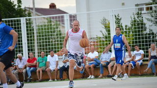 U povodu blagdana Kraljice Mira u Stanovima odigrana utakimica između veterana KK Zadar i Stanova, Foto: Iva Perinčić U povodu blagdana Kraljice Mira u Stanovima odigrana utakimica između veterana KK Zadar i Stanova, Foto: Iva Perinčić
